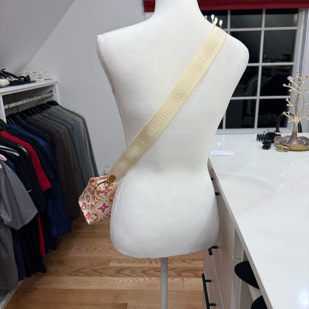 Louis Vuitton Pink and White Crossbody Bag - Picture 2 of 6